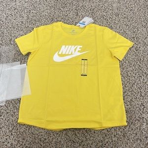 Nike Sportswear Essential T-Shirt